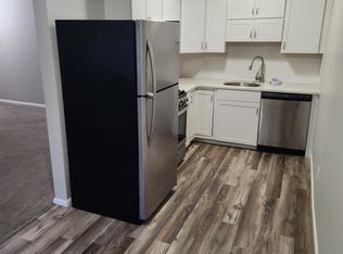 810 N Forklanding Rd, Maple Shade, NJ 08052