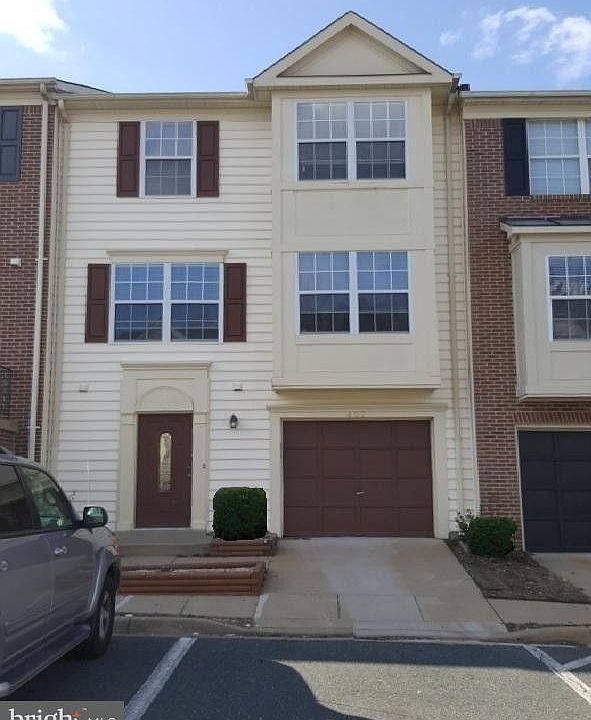 1st image of 407 Waters Cove Ct