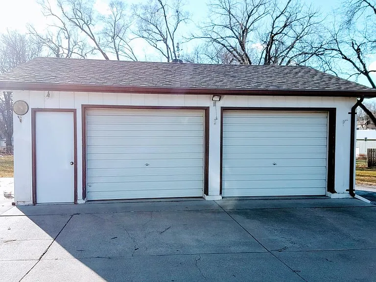 Oversized 2 car - detached garage