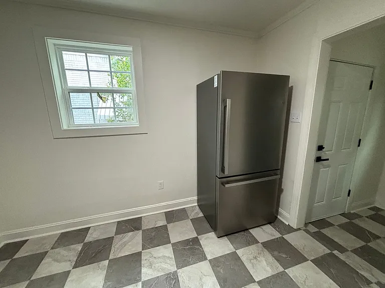 213 Kelly St — Photo 16