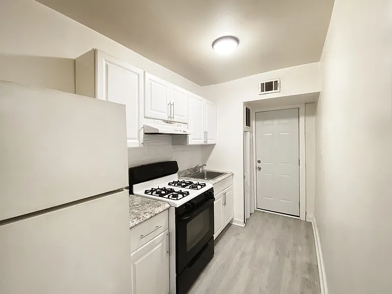 3217 Dubois Pl SE #2 — Photo 9