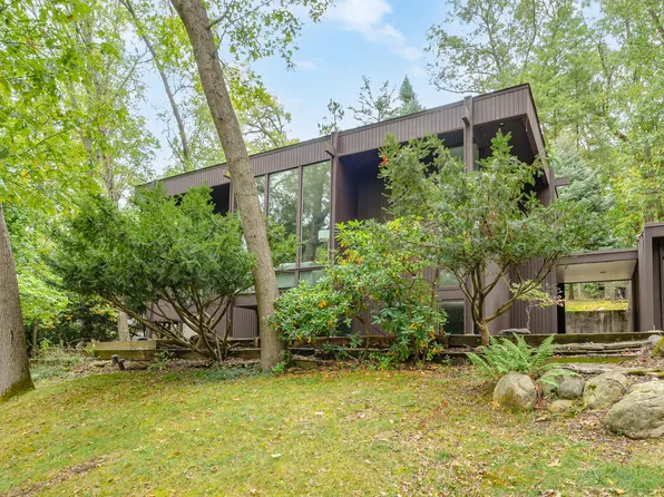 2223 Rambling Rd, Kalamazoo, MI 49008