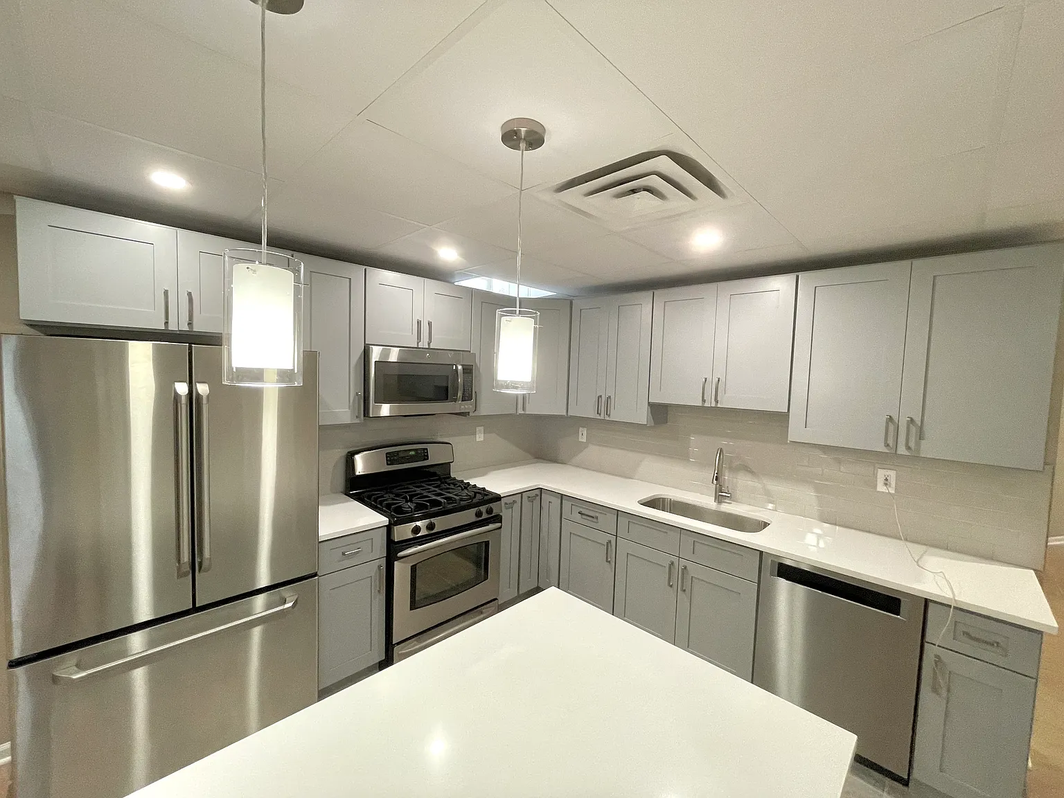 1305 N 22nd Ave — Photo 2