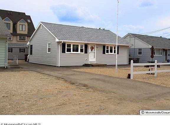 3rd image of 23 22nd Ave