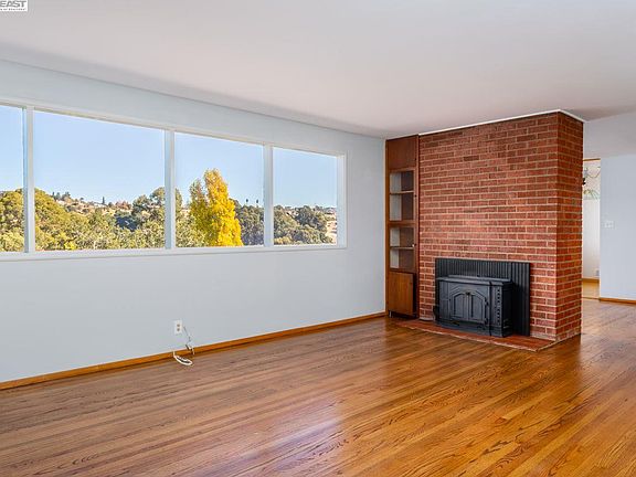 4th image of 5280 Crane Ave