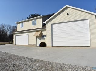 670 Glenwood Rd, Rossford, OH 43460
