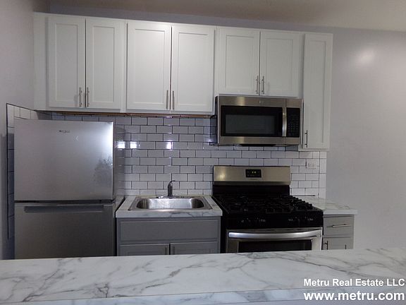 2nd image of 4756 N Maplewood Ave APT 107