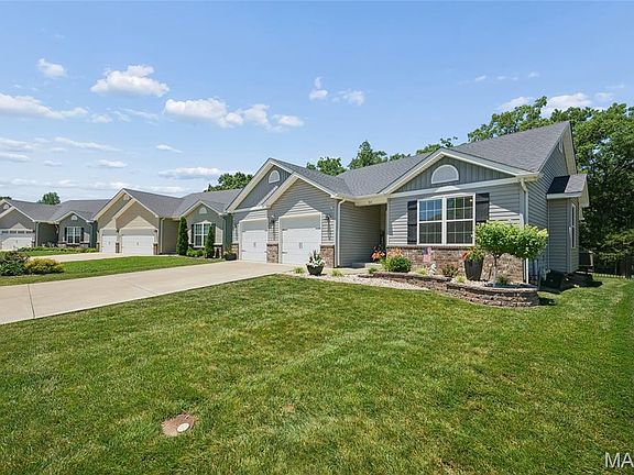 2nd image of 511 Indian Lake Dr