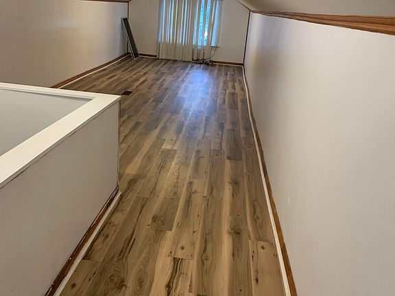 5th image of 627 Echo Ave