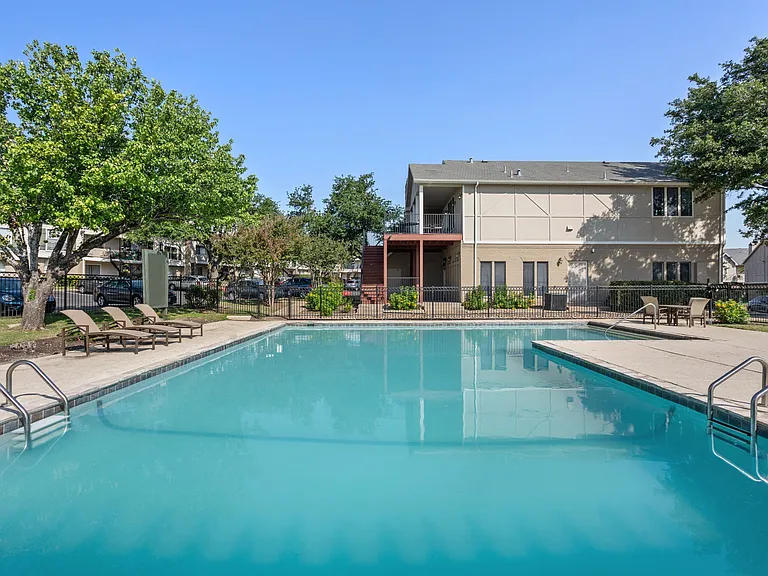 Chevy Chase Apartments — Photo 21