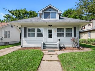 316 Adams St, Elgin, IL 60123