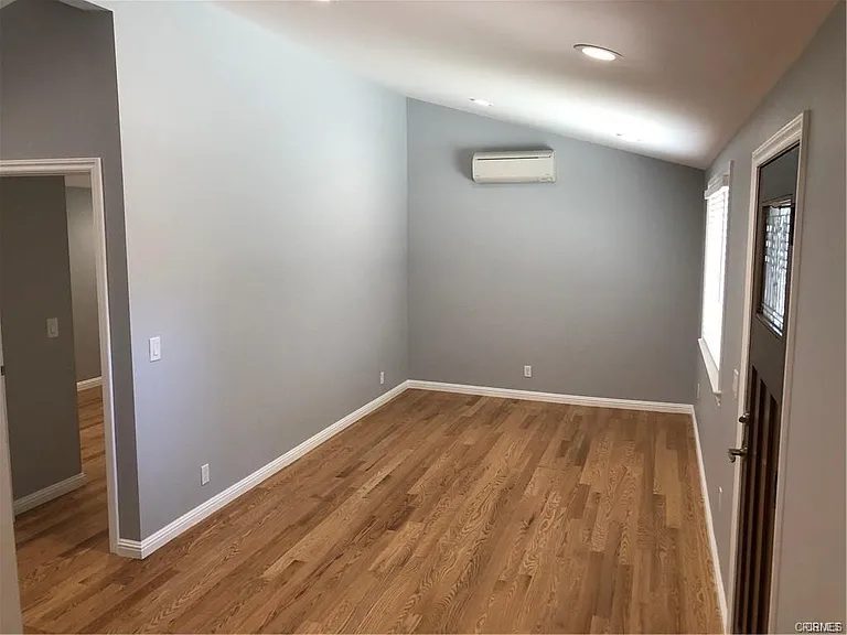 7447 Etiwanda Ave — Photo 3