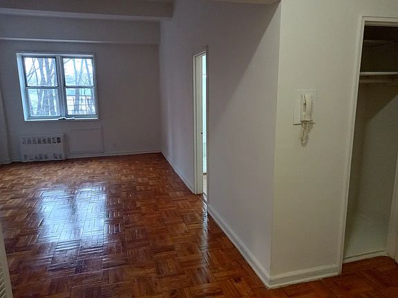 4th image of 118 Pelham Rd #1
