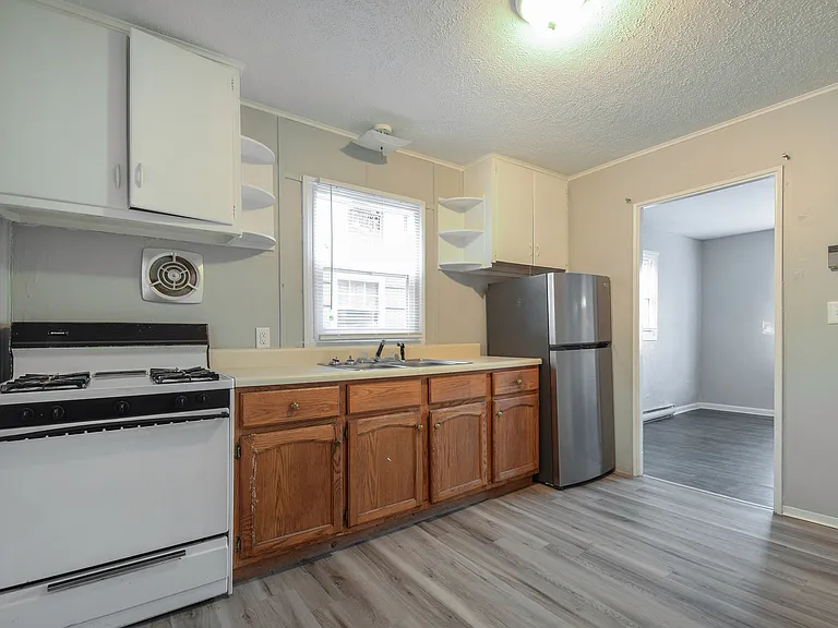 526 S Edison Ave — Photo 8