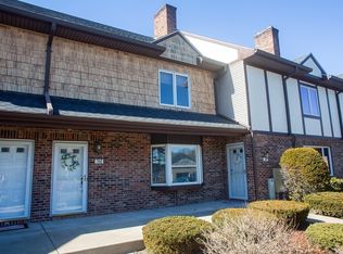 20 Castle Hill Rd #E, Agawam, MA 01001