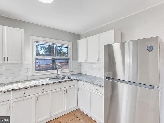 5th image of 29 Sussex Dr