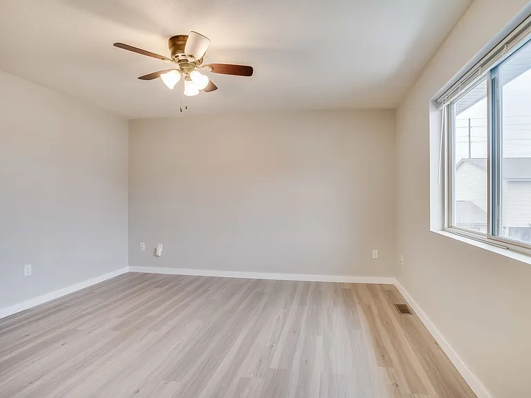 805 Angel Ct — Photo 42