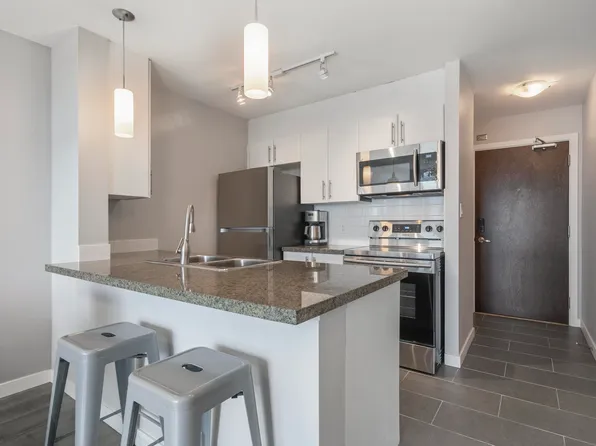 688 Abbott St #903, Vancouver, BC V6B 0B9