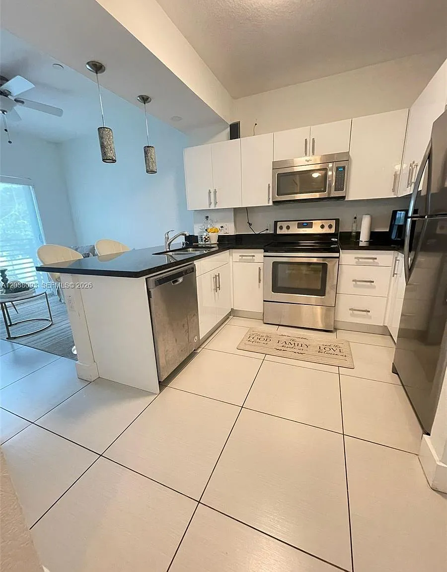 Live Oak Condominiums — Photo 2
