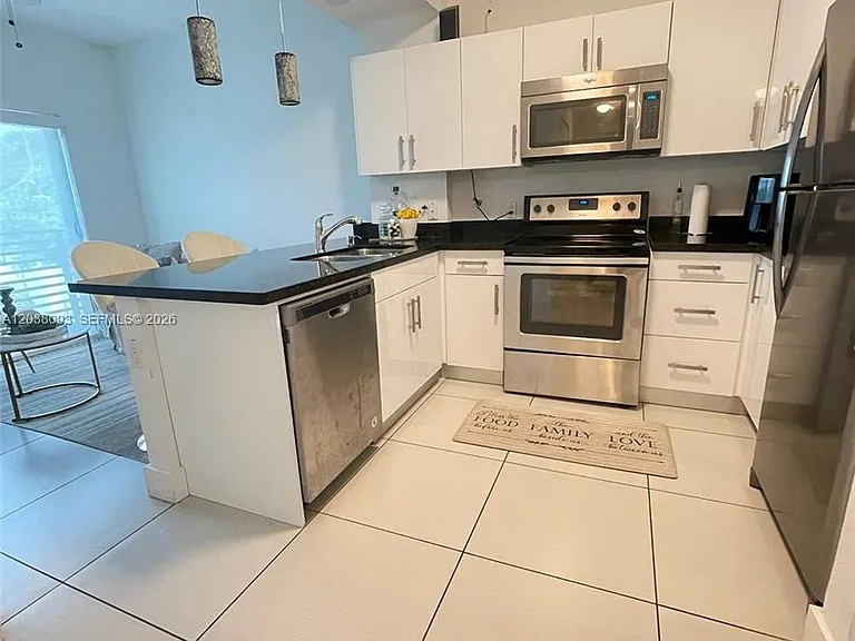 106 SE 9th Ct #201 — Photo 2