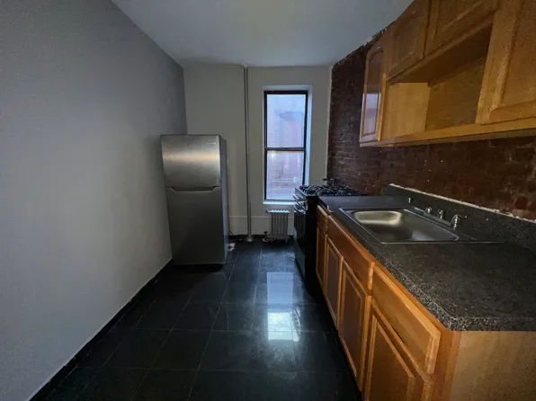 413 East 114th Street image 2 of 6