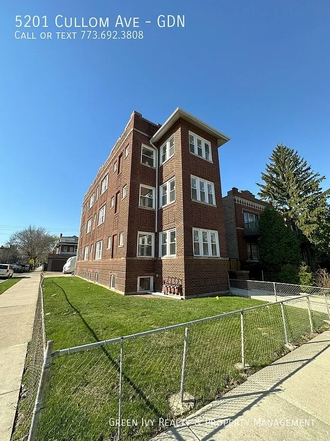 Newly Renovated 2 Bed 1 Bath in Portage Park/Six Corners — Photo 1