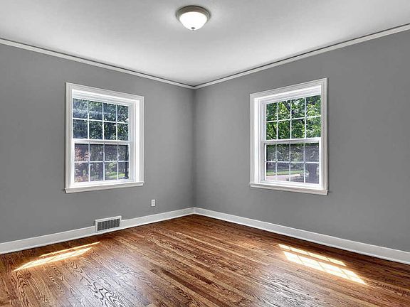 5th image of 7433 Warwick Dr