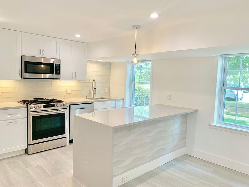 Open floor plan. (stainless steel fridge not pictured)