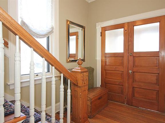2nd image of 219 S Grove Ave