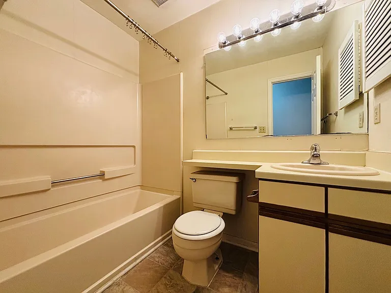401 E Berryfield Ln — Photo 6