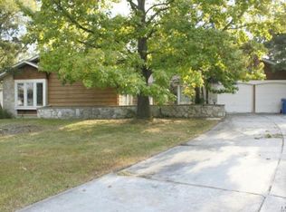 327 Baxter Rd, Ballwin, MO 63011