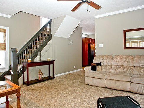 2nd image of 327 N Elmwood Ave