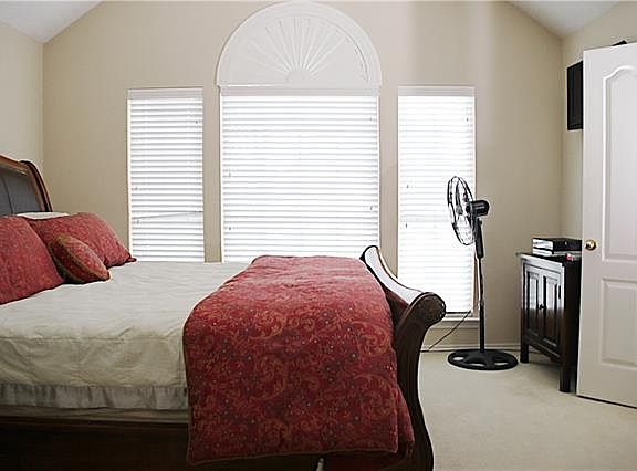 4th image of 935 Highgate Dr