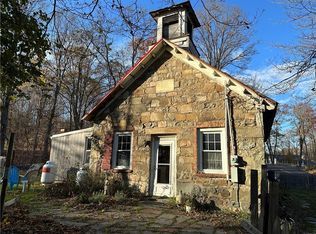 7 Round Hill Rd, Monroe, NY 10950