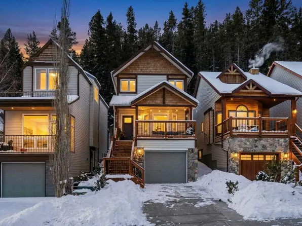 979 NE Wilson Way, Canmore, AB T1W 2Y9