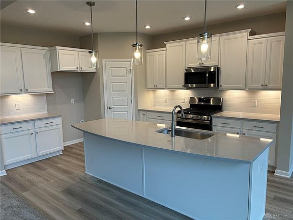 2nd image of 735 Harvest Ave