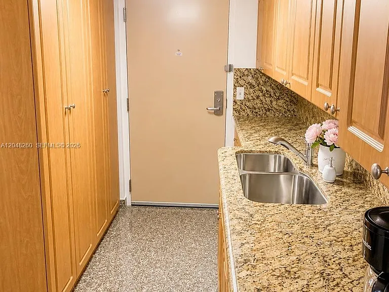 19201 Collins Ave #441 — Photo 10