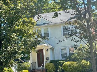 51 Wimbleton Ln, Great Neck, NY 11023