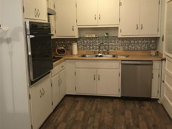 5th image of 1112 Julia St