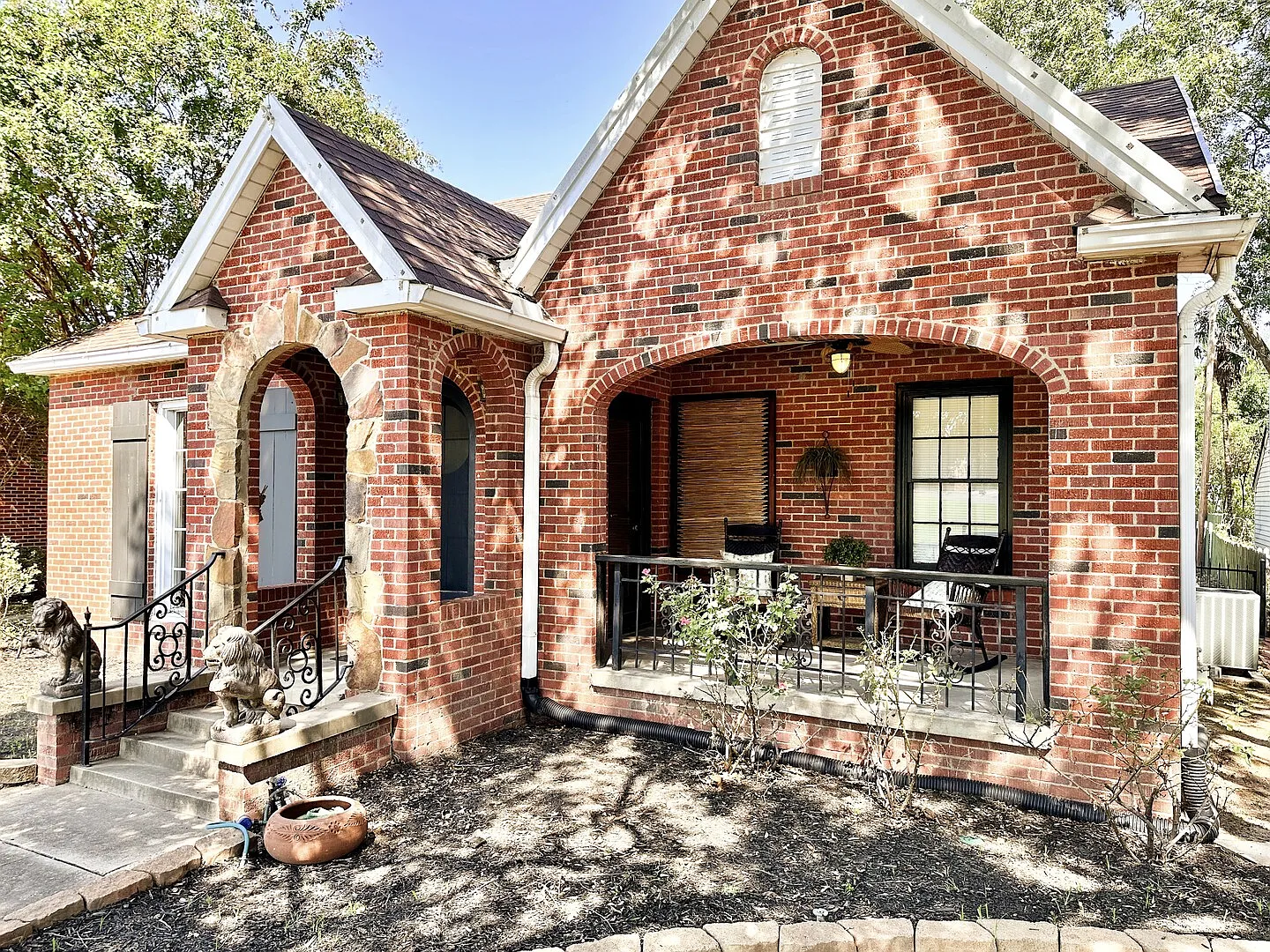 Homey Historic District Cottage — Photo 2