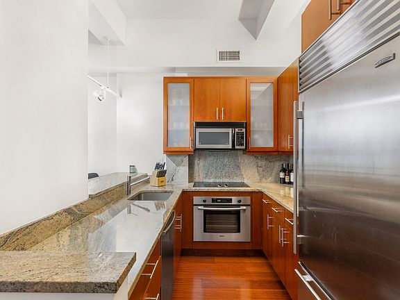 3rd image of 80 John St APT 2E