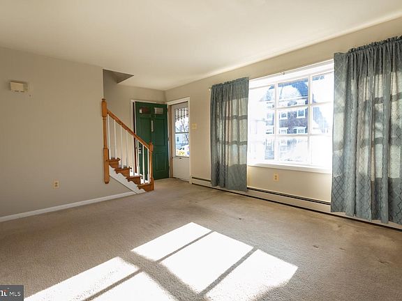 4th image of 431 N York St