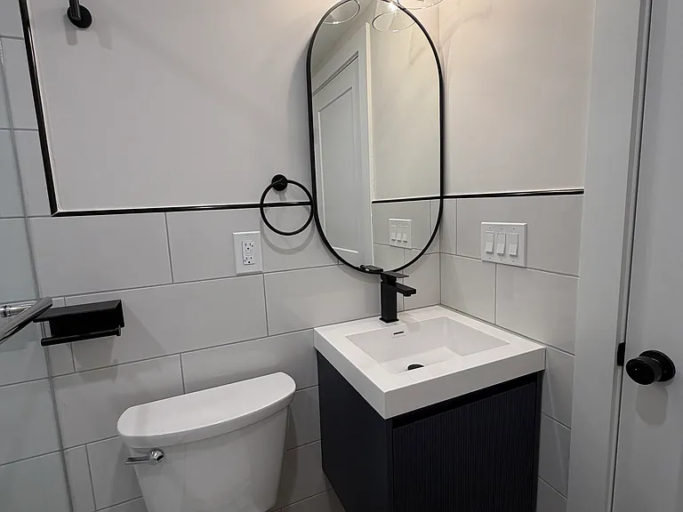 1513 W Stiles St #1 — Photo 15