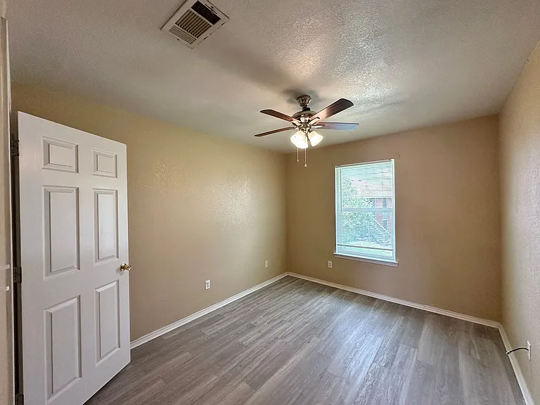 1704 Spring Rose Cir — Photo 16