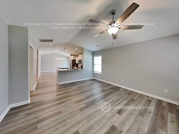 4th image of 1125 Roberts St