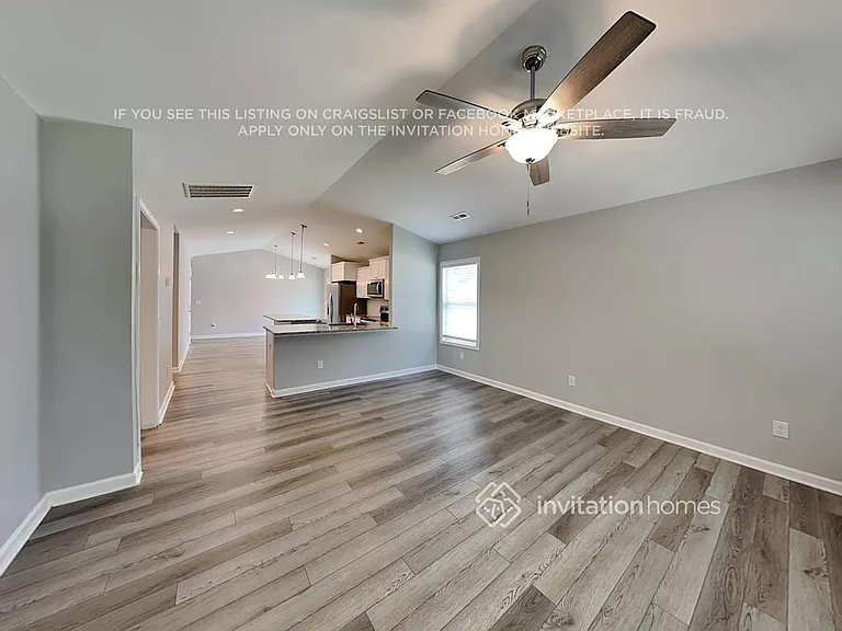 1125 Roberts St — Photo 4