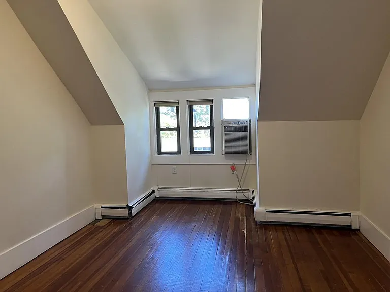 166 Gordonhurst Ave — Photo 9
