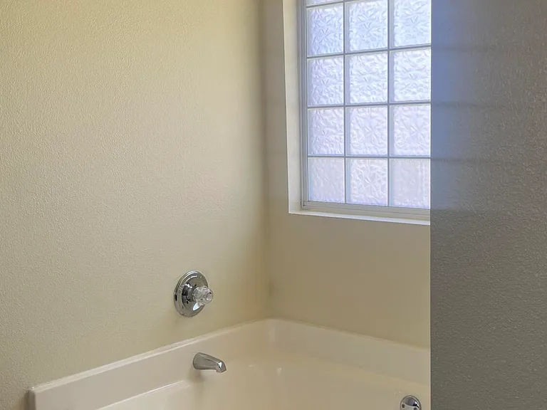 2154 Castle Grove Dr — Photo 16