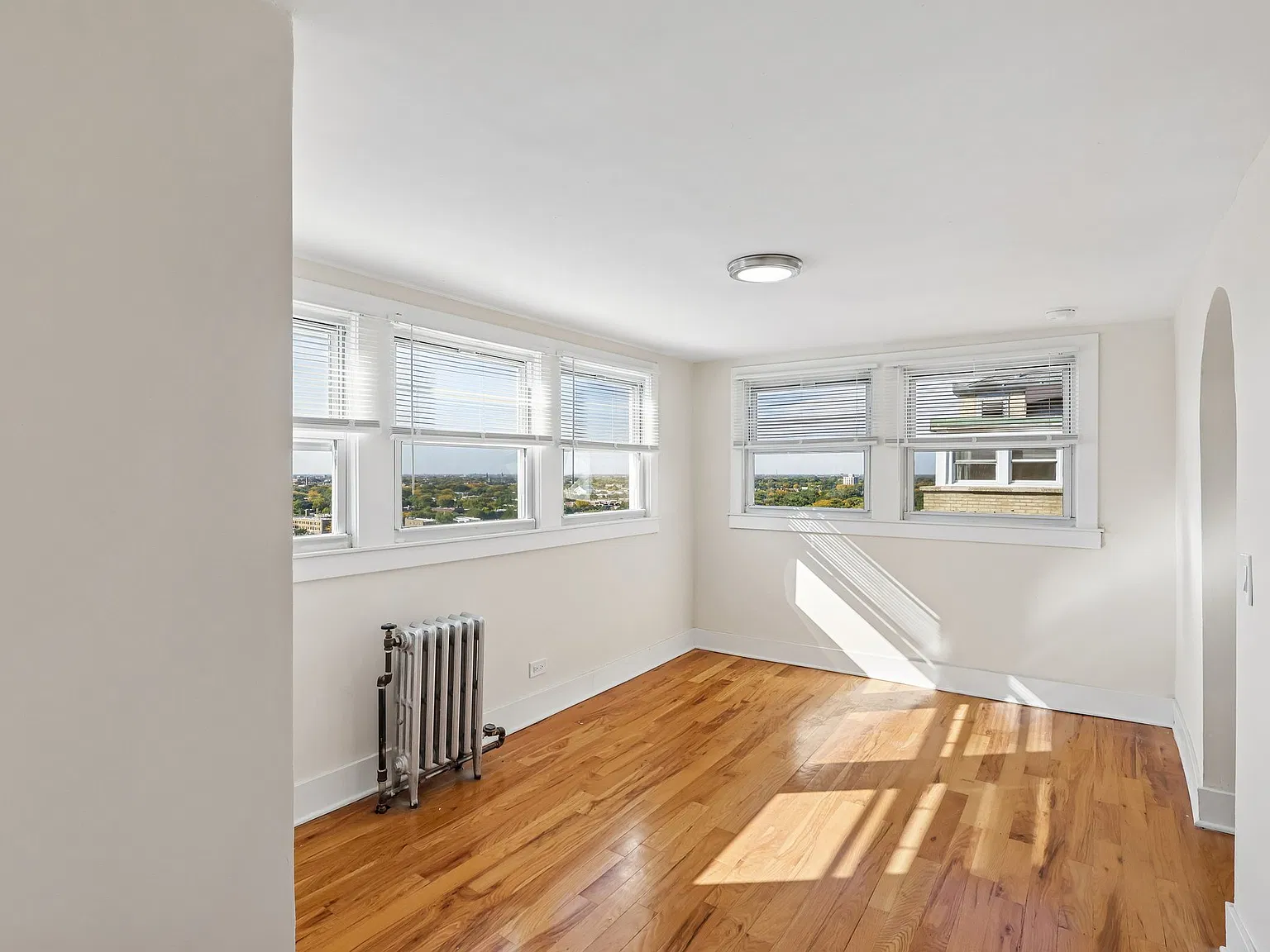 1055 W. Granville — Photo 4