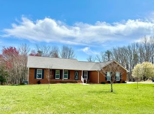 17 Sundown Ln, Crossville, TN 38571